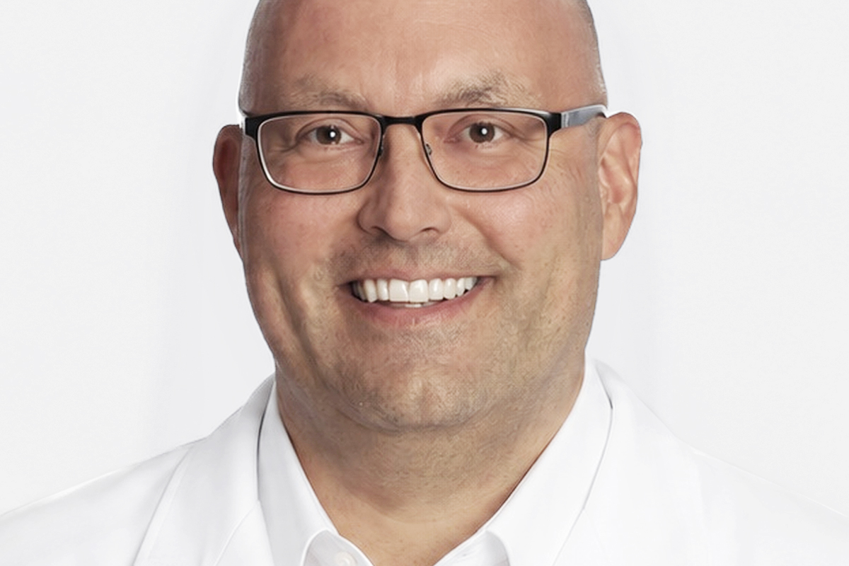 Dr. Matthias Schuster